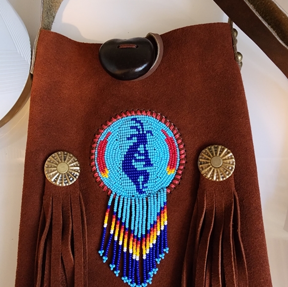 Native American Shinnecock handmade brown leather bag. - Picture 4 of 7